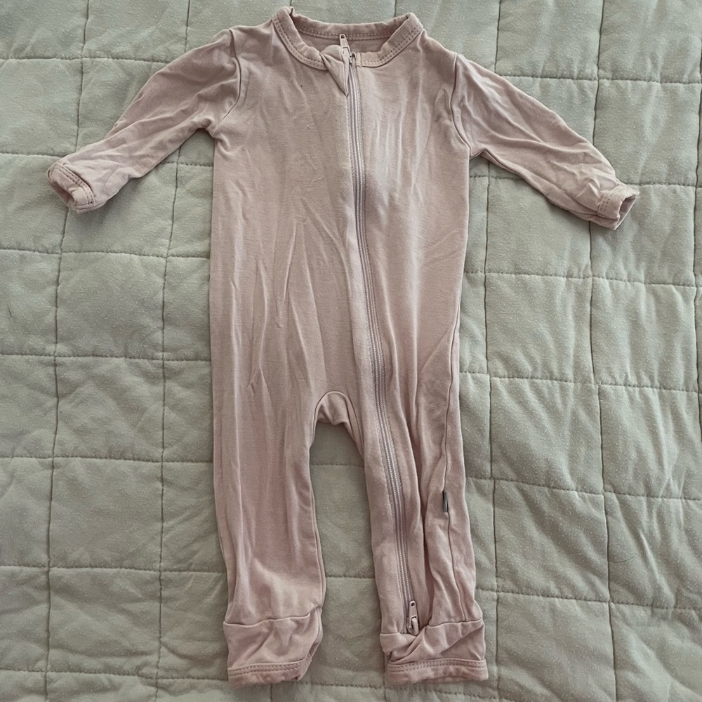 Kyte baby blush pink newborn zip romper